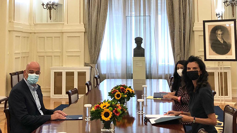 Συνάντηση του Ν. Δένδια με την πρέσβη της Ιταλίας